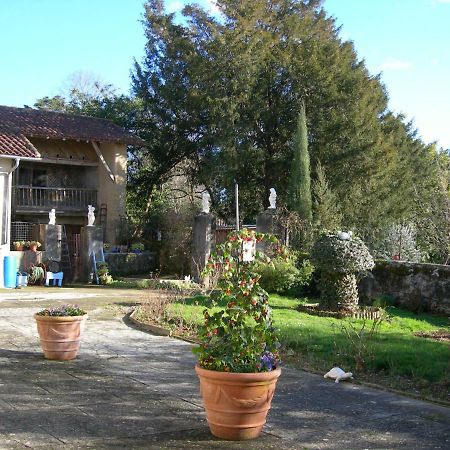 Sous La Glycine Miélan Exterior foto