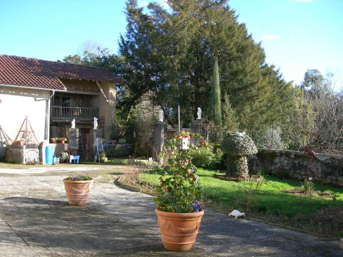 Sous La Glycine Miélan Exterior foto